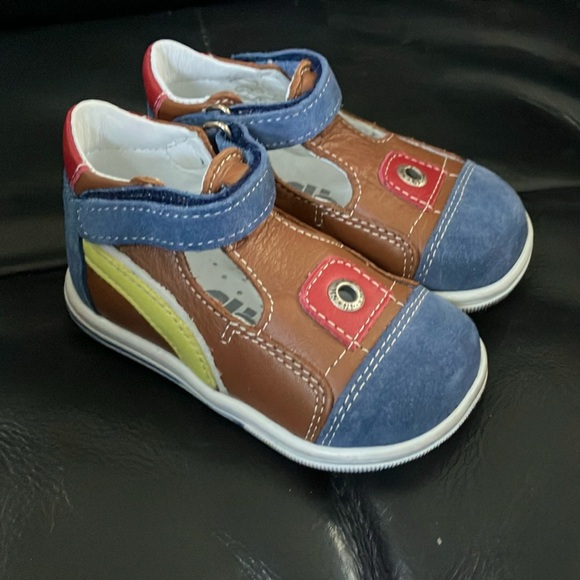 Kids eur size 19 leather Stylish Kids Shoes with firm sole Bopy brand Velcro - Picture 1 of 12